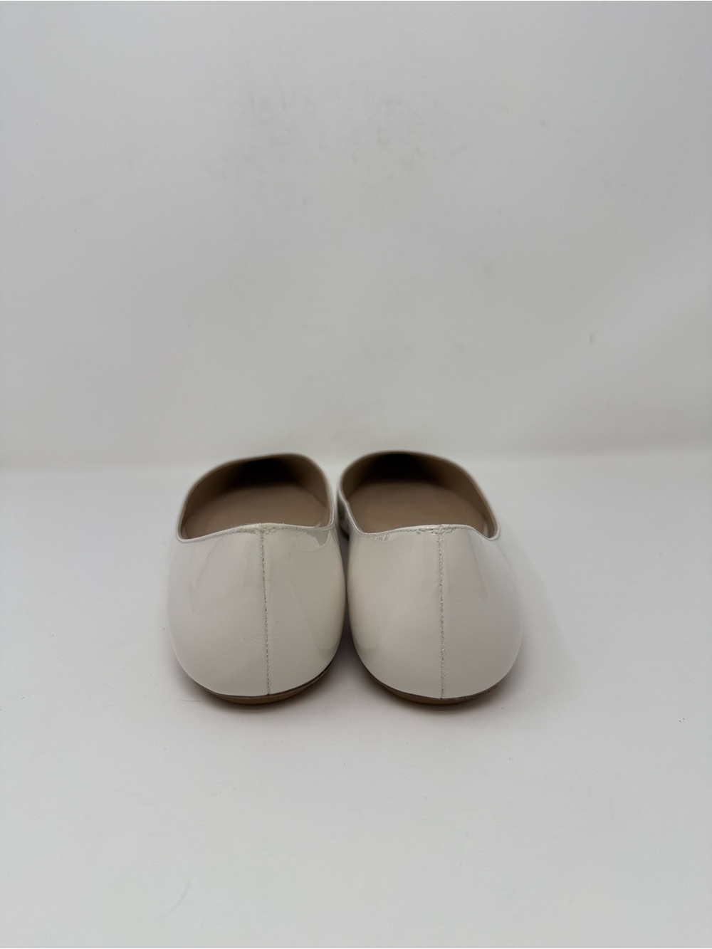 New Stuart Weitzman Emilia Pointed Toe Flat Cream Patent Sz 7.5 - Picture 4 of 16